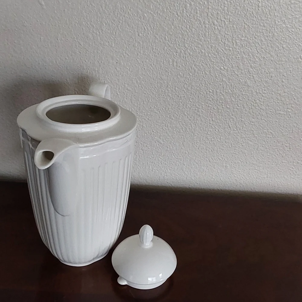 Mikasa Italian Countryside DD900 Elegant White Ceramic‎ Teapot